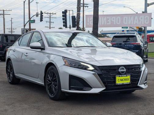 2025 Nissan Altima SV FWD