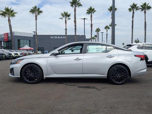 2025 Nissan Altima SV FWD