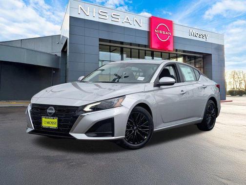 2025 Nissan Altima SV FWD