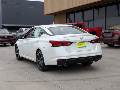2025 Nissan Altima SR FWD
