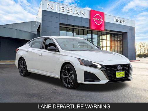 2025 Nissan Altima SR FWD