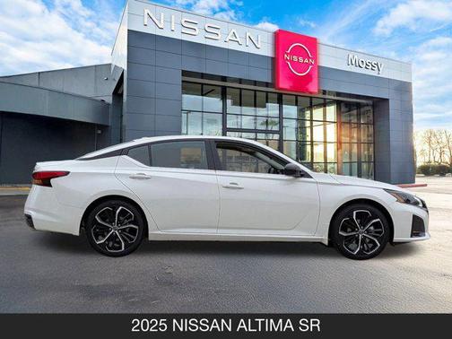 2025 Nissan Altima SR FWD