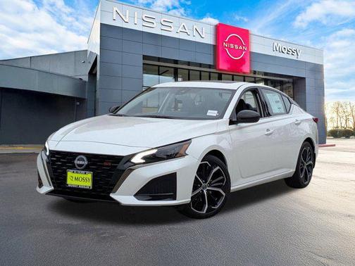 2025 Nissan Altima SR FWD