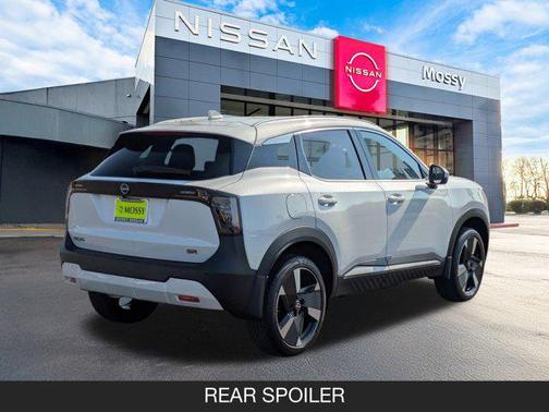 2025 Nissan Kicks SR