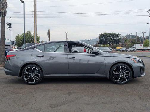 2025 Nissan Altima SR FWD