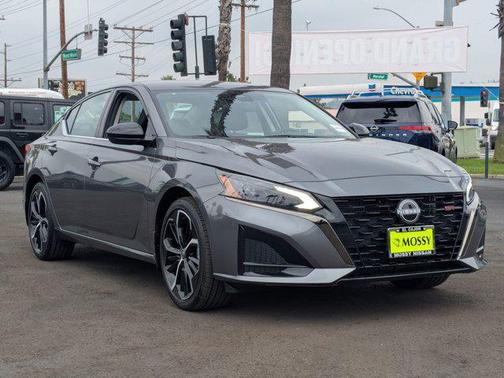 2025 Nissan Altima SR FWD