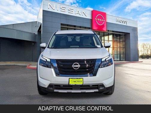 2025 Nissan Pathfinder SL FWD