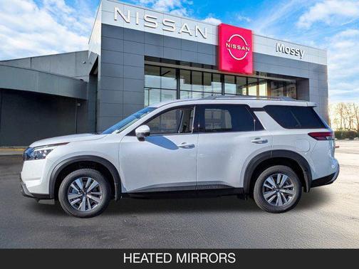 2025 Nissan Pathfinder SL FWD