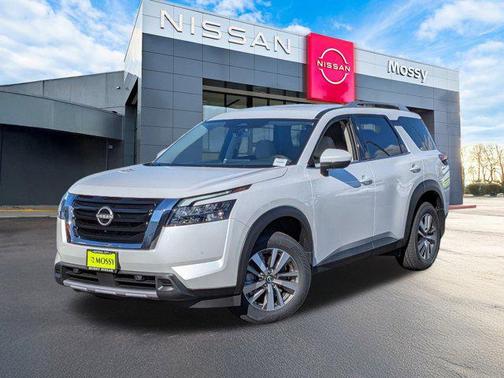 2025 Nissan Pathfinder SL FWD