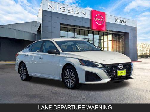 2025 Nissan Altima SV FWD