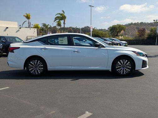 2025 Nissan Altima SV FWD