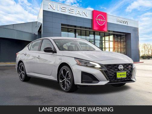 2025 Nissan Altima SR FWD