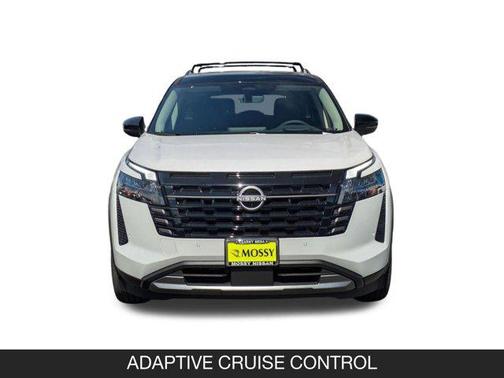 Everest White Pearl Tricoat/Super Black 2026 Nissan Pathfinder Platinum