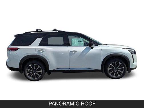 Everest White Pearl Tricoat/Super Black 2026 Nissan Pathfinder Platinum