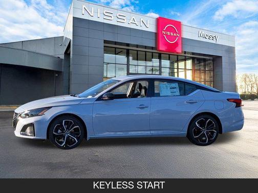 2025 Nissan Altima SR FWD