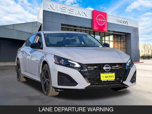 2025 Nissan Altima SR FWD