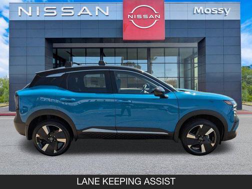 2025 Nissan Kicks SR