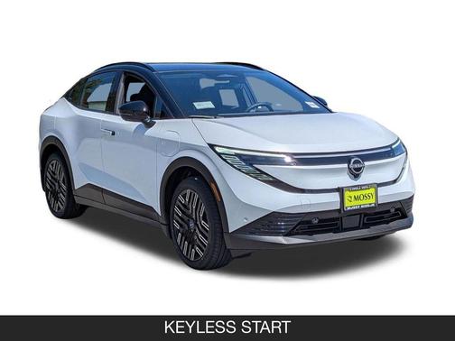 Everest White Pearl/Black 2026 Nissan Leaf PLATINUM+
