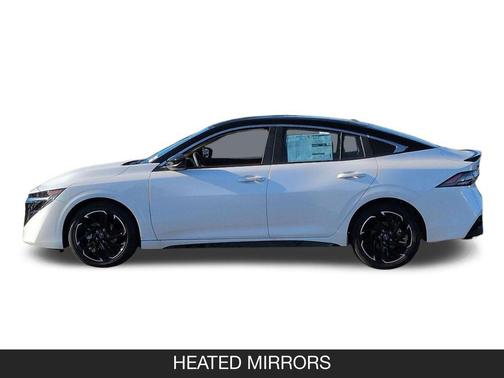 Aspen White Tricoat/Super Black 2026 Nissan Sentra SR
