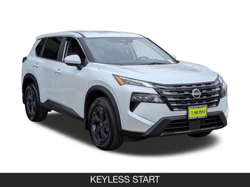 Everest White Pearl Tricoat 2026 Nissan Rogue SV