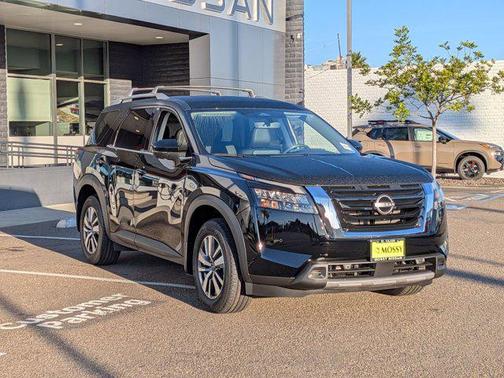 2025 Nissan Pathfinder SL FWD
