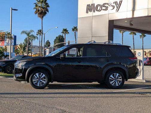 2025 Nissan Pathfinder SL FWD