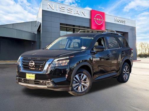 2025 Nissan Pathfinder SL FWD