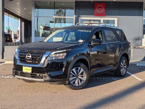 2025 Nissan Pathfinder SL FWD