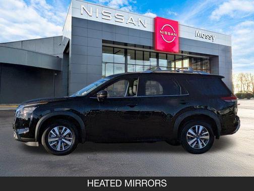 2025 Nissan Pathfinder SL FWD