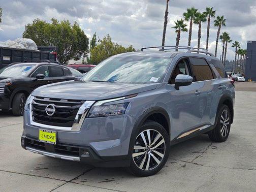 2025 Nissan Pathfinder Platinum FWD