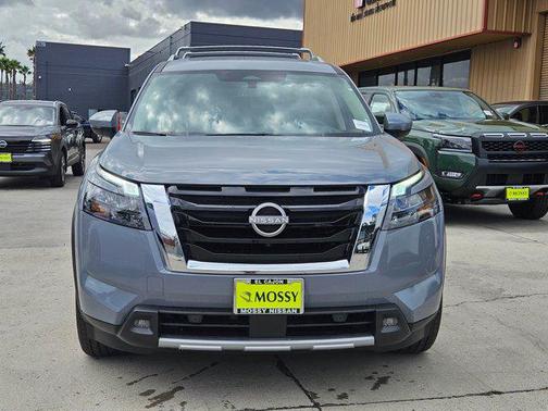 2025 Nissan Pathfinder Platinum FWD