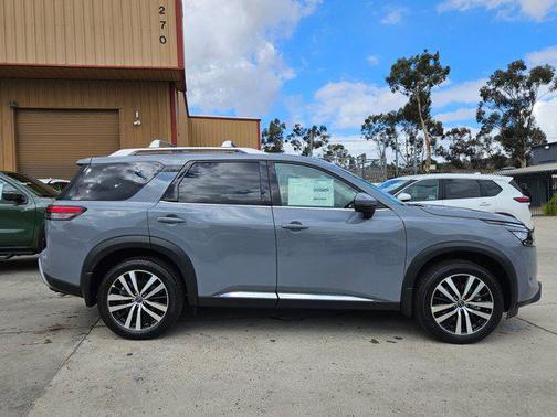 2025 Nissan Pathfinder Platinum FWD