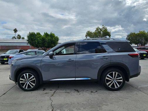 2025 Nissan Pathfinder Platinum FWD