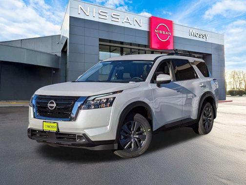 2025 Nissan Pathfinder SV FWD