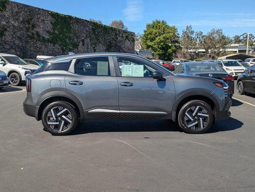 Gun Metallic 2025 Nissan Kicks SV