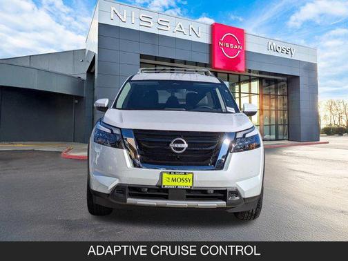 2025 Nissan Pathfinder SL FWD