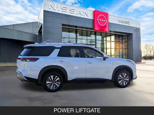 2025 Nissan Pathfinder SL FWD