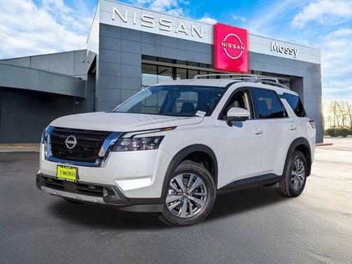 2025 Nissan Pathfinder SL FWD