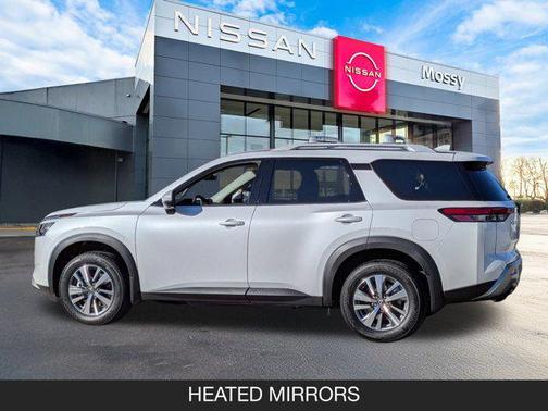 2025 Nissan Pathfinder SL FWD