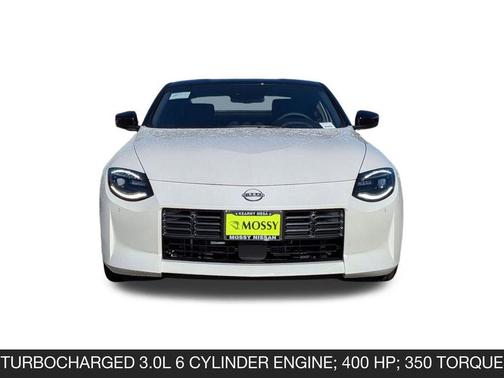 Pearl White Tricoat/Super Black 2026 Nissan Z Sport