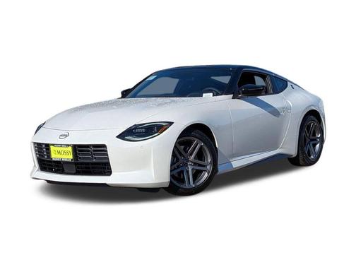 Pearl White Tricoat/Super Black 2026 Nissan Z Sport