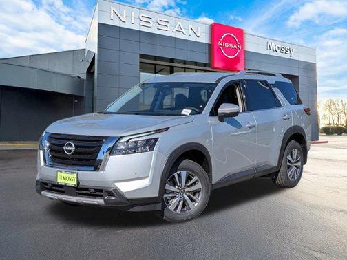 2025 Nissan Pathfinder SL FWD