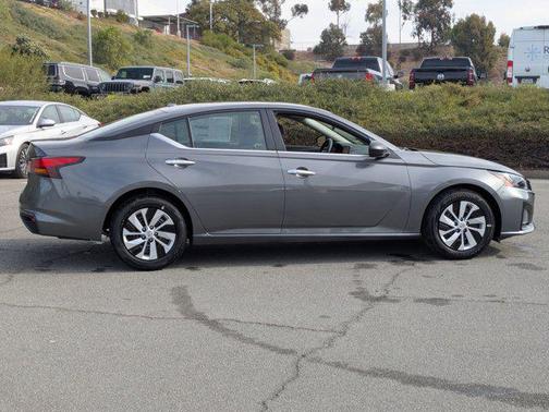 2025 Nissan Altima S FWD