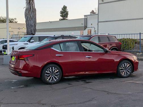 2025 Nissan Altima SV FWD