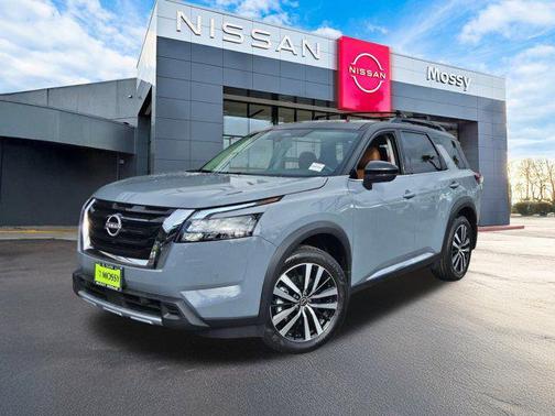 2025 Nissan Pathfinder Platinum FWD