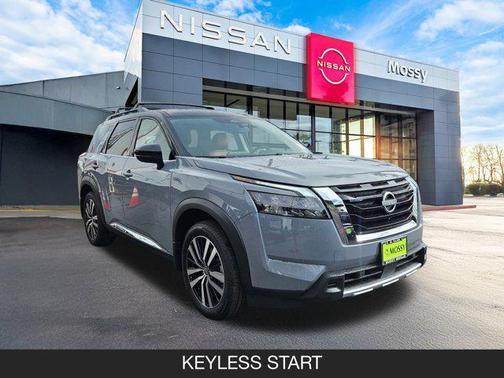 2025 Nissan Pathfinder Platinum FWD