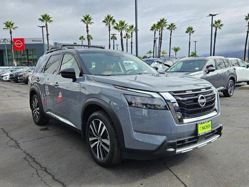 2025 Nissan Pathfinder Platinum FWD