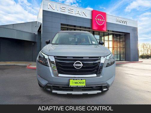 2025 Nissan Pathfinder Platinum FWD