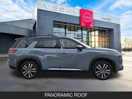 2025 Nissan Pathfinder Platinum FWD