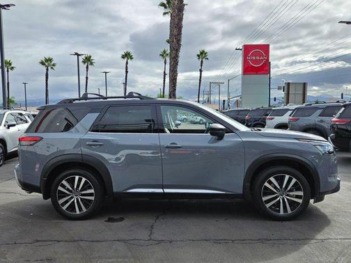 2025 Nissan Pathfinder Platinum FWD